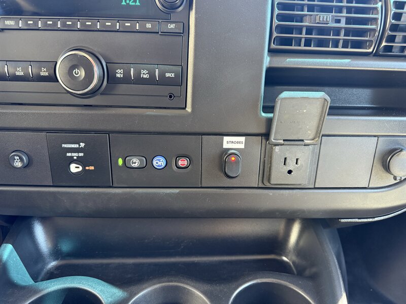 Used 2021 Chevrolet Express 3500 w/ Power Convenience Package RWD image 4