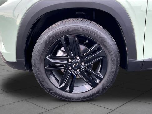 Used 2025 Chevrolet Trax ACTIV w/ Sunroof Package FWD image 11
