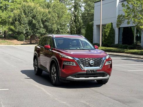 Used 2021 Nissan Rogue SV w/ Premium Package FWD image 2