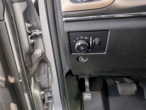 Used 2017 Jeep Grand Cherokee Limited image 31