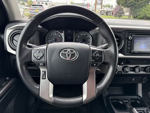 Used 2017 Toyota Tacoma SR5 w/ Tow Package AWD/4WD image 22