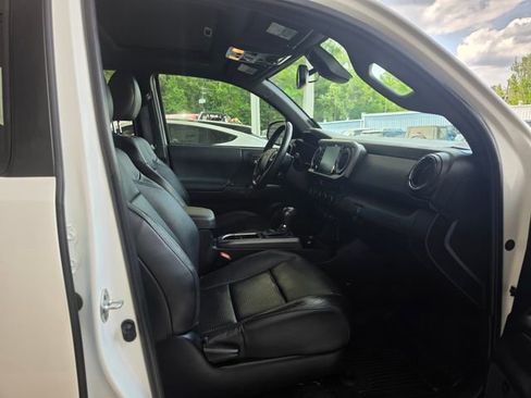 Used 2023 Toyota Tacoma TRD Off-Road w/ TRD Premium Off Road Package AWD/4WD image 5
