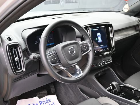 Used 2025 Volvo EX40 Core AWD/4WD image 18