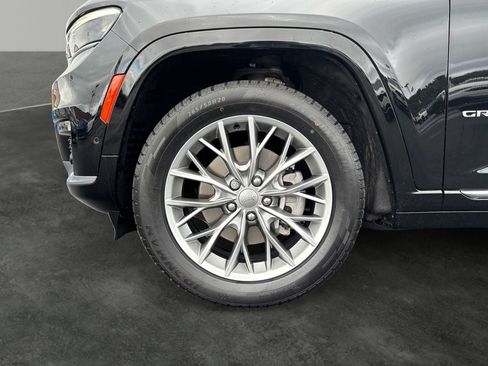 Used 2023 Jeep Grand Cherokee L Summit AWD/4WD image 4