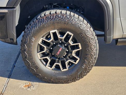 Used 2025 GMC Sierra 2500 AT4X image 10