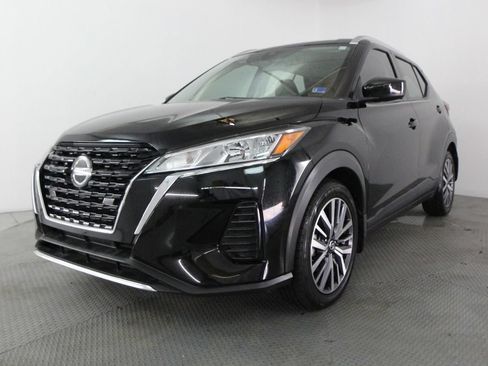 Used 2021 Nissan Kicks SV FWD image 3