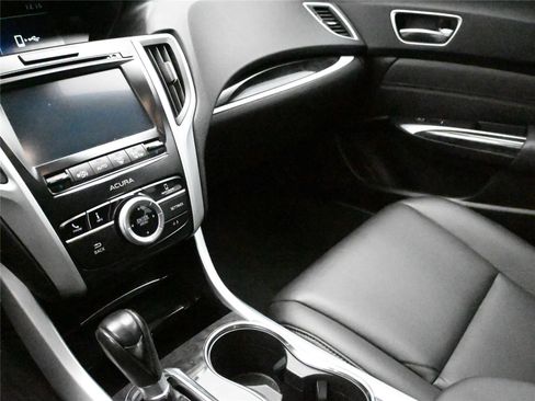 Used 2020 Acura TLX image 4