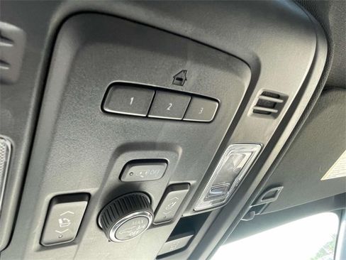 Used 2021 Chevrolet Tahoe Z71 w/ Z71 Signature Package image 18