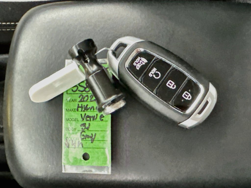 Used 2025 Hyundai Venue SEL FWD image 28