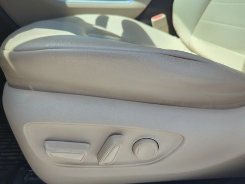 Used 2022 Toyota Highlander XLE image 10