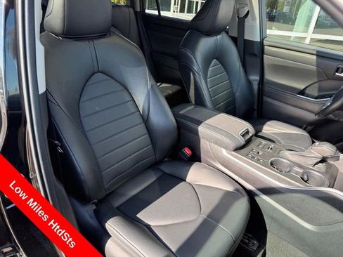Used 2023 Toyota Highlander XLE AWD/4WD image 11