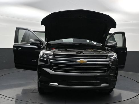 Used 2022 Chevrolet Suburban LT w/ Luxury Package RWD image 36