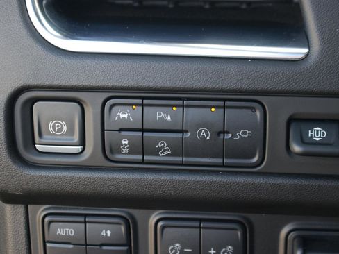 Used 2021 GMC Yukon AT4 w/ Rear Media and Nav Package AWD/4WD image 31