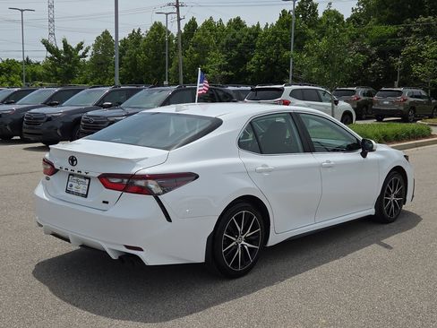 Used 2024 Toyota Camry SE w/ Convenience Package FWD image 3
