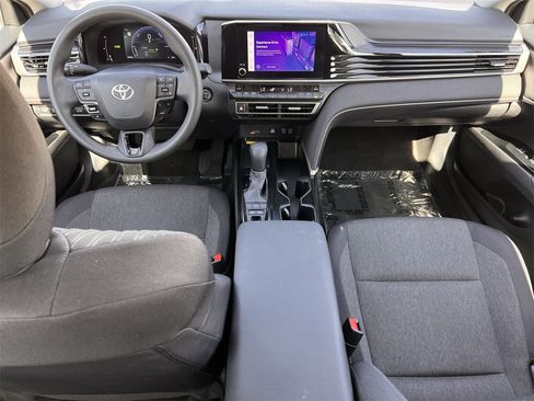 Used 2025 Toyota Camry LE image 11