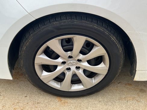 Used 2024 Toyota Corolla LE image 11