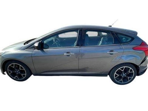 Used 2013 Ford Focus SE FWD image 2