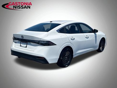 Used 2026 Nissan Sentra SV w/ SV Convenience Package FWD image 9
