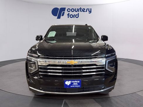 Used 2025 Chevrolet Suburban LT w/ Comfort Package AWD/4WD image 2