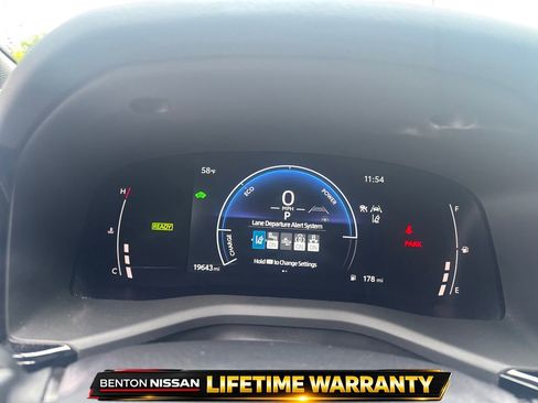 Used 2025 Toyota Camry SE w/ Convenience Package FWD image 15