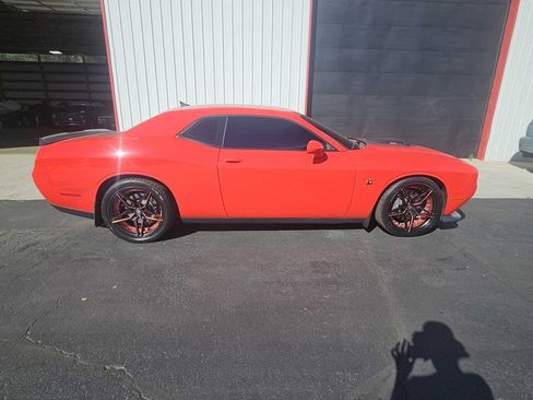 Used 2016 Dodge Challenger R/T Scat Pack RWD image 9