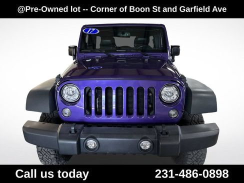 Used 2017 Jeep Wrangler Unlimited Rubicon w/ Connectivity Group AWD/4WD image 8
