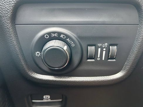 Used 2023 Jeep Grand Cherokee L Laredo AWD/4WD image 18