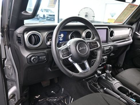 Used 2019 Jeep Wrangler Unlimited Sahara AWD/4WD image 11