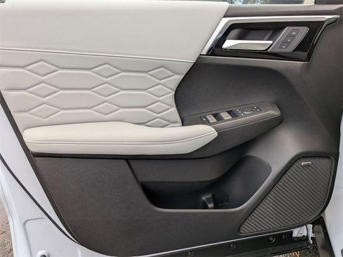 New 2026 Mitsubishi Outlander SEL image 13
