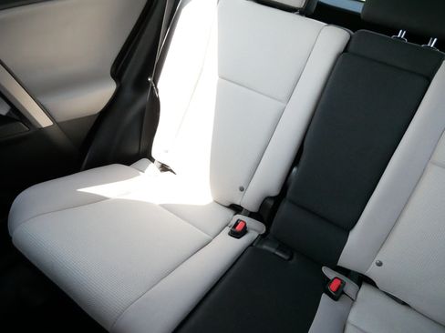 Used 2018 Toyota RAV4 XLE AWD/4WD image 12