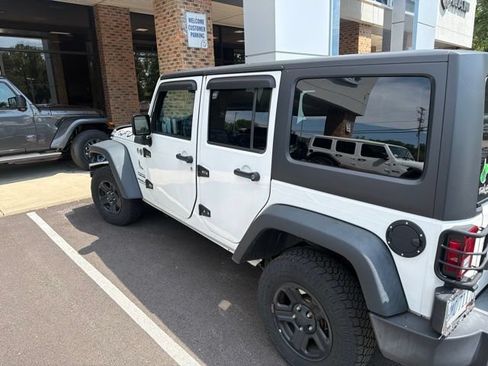 Used 2017 Jeep Wrangler Unlimited Sport w/ Connectivity Group AWD/4WD image 7