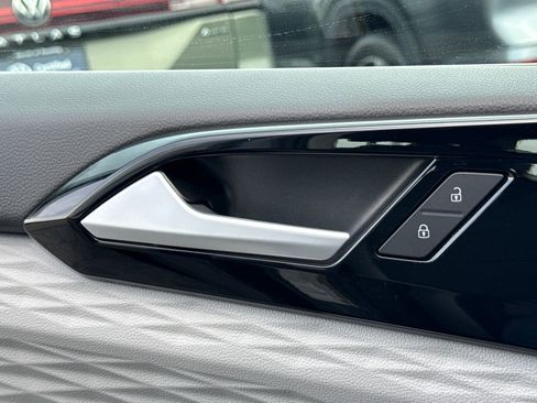 Certified 2023 Volkswagen Taos S FWD image 43