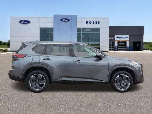 Used 2025 Nissan Rogue SV FWD image 2