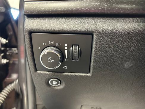 Used 2017 Jeep Grand Cherokee Altitude AWD/4WD image 14