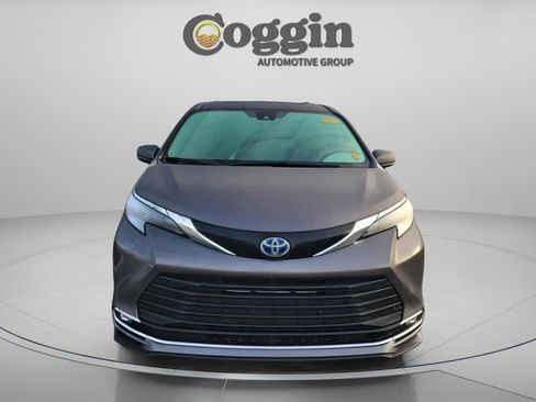 Used 2024 Toyota Sienna XLE image 10