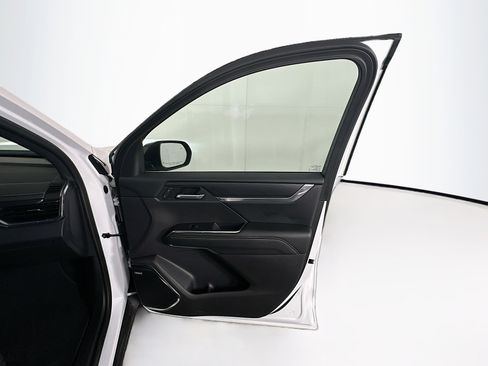 Used 2025 GMC Acadia Elevation image 33