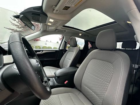 Used 2021 Ford Escape SE w/ SE Sport Appearance Package image 19