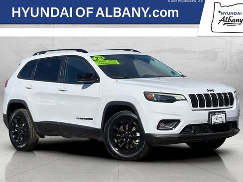 Used 2023 Jeep Cherokee Altitude Lux image 1