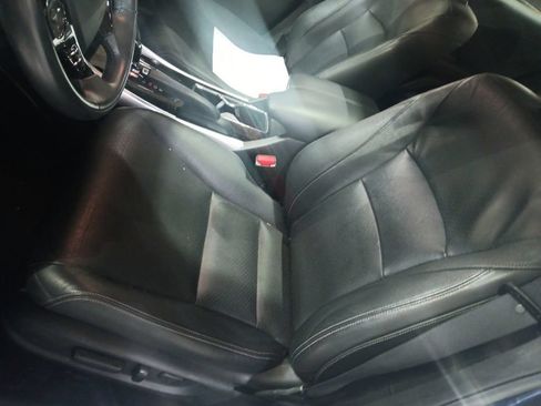 Used 2017 Honda Accord Touring image 5