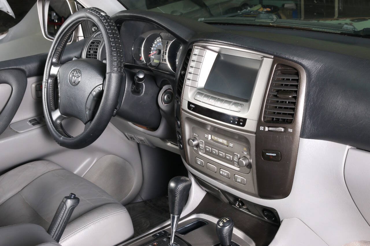 Used 2004 Toyota Land Cruiser AWD/4WD image 48