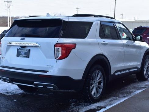 Used 2023 Ford Explorer XLT w/ Equipment Group 202A image 6