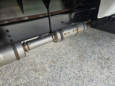 Used 2011 Ford F750 2WD Regular Cab Super Duty image 23