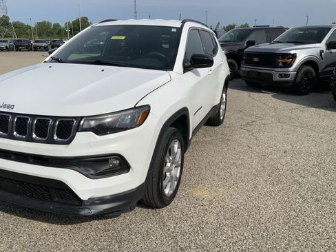 Used 2023 Jeep Compass Latitude AWD/4WD image 11