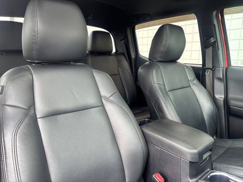 Used 2017 Toyota Tacoma TRD Off-Road image 17