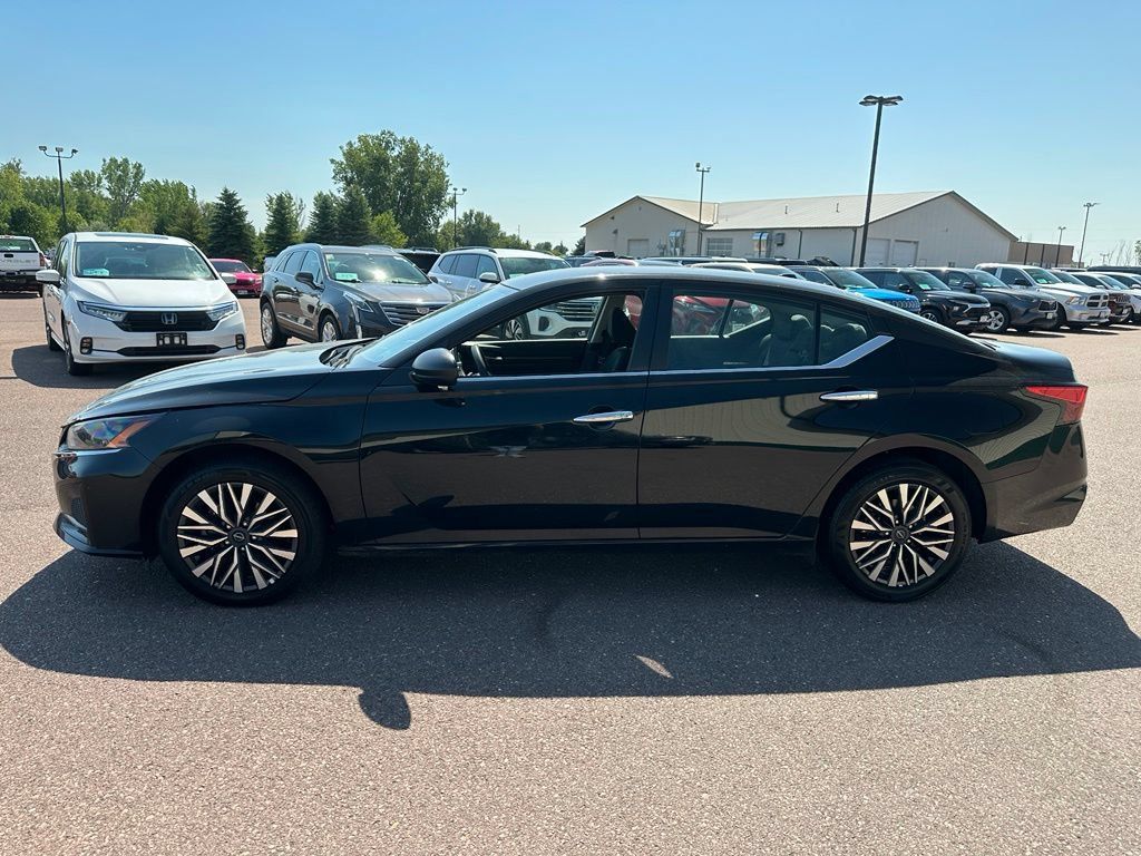 Used 2025 Nissan Altima 2.5 SV AWD/4WD image 36