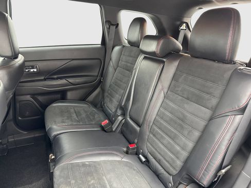 Used 2020 Mitsubishi Outlander LE FWD image 34