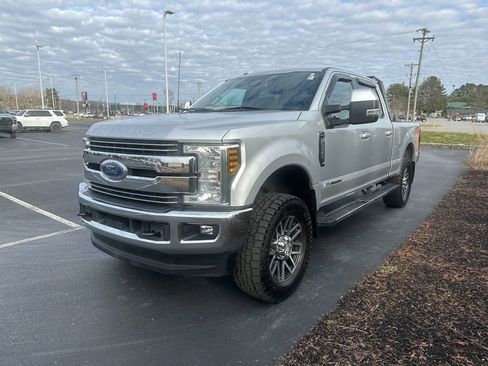Used 2018 Ford F250 Lariat w/ Lariat Value Package image 4