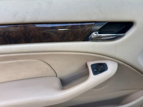 Used 2004 BMW 330i Sedan image 10
