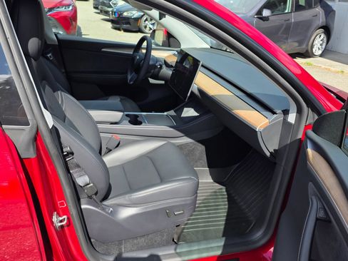 Used 2025 Tesla Model Y Long Range AWD/4WD image 13