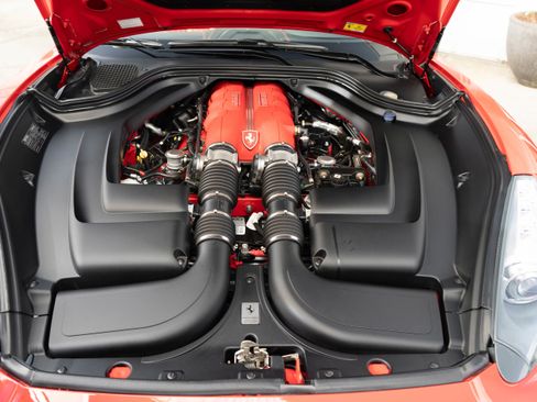 Used 2010 Ferrari California RWD image 34